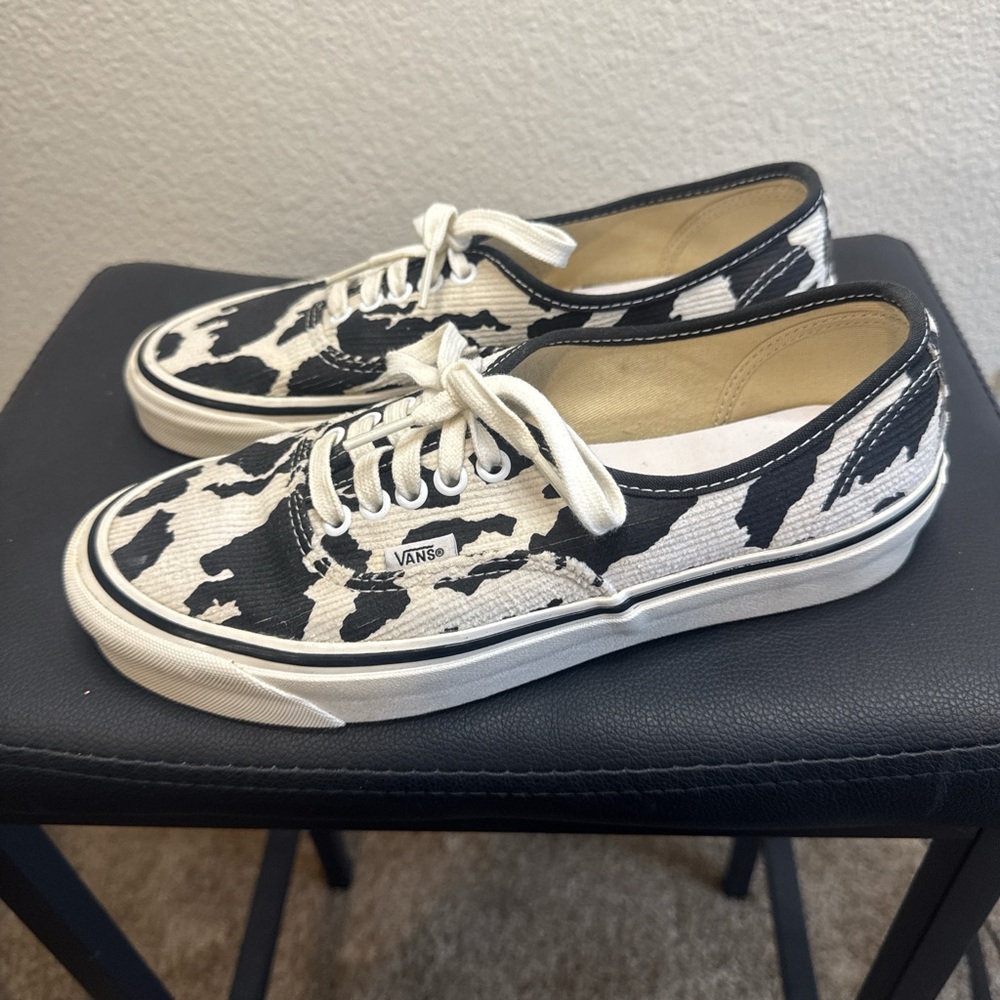 Women’s cow print vans size 9 1/2
